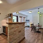 Red Lion Pub & 3*