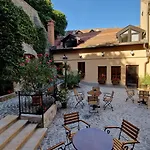 Aparthotel Red Lion Pub &