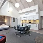 Red Lion Pub & Aparthotel 3*