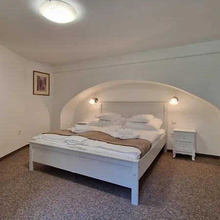 Red Lion Pub & Hotel apartamentowy Szentendre