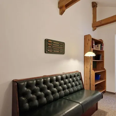 Red Lion Pub & 3*