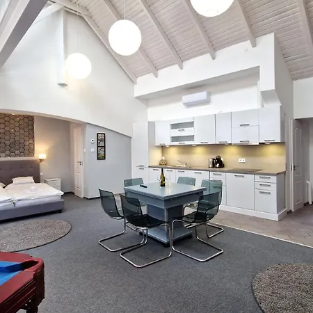 Red Lion Pub & Hotel apartamentowy 3*