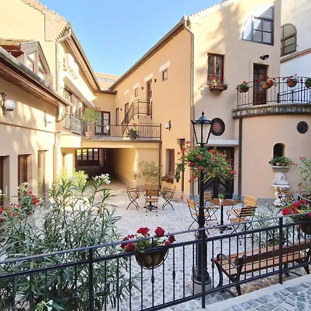 Red Lion Pub & Hotel apartamentowy 3*