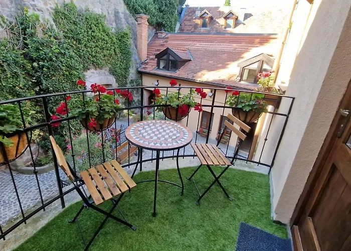 Red Lion Pub & 4* Szentendre