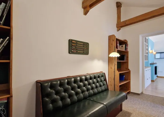 Red Lion Pub & 4*
